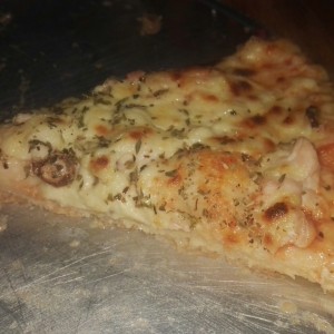 pizza de pollo y champiñones