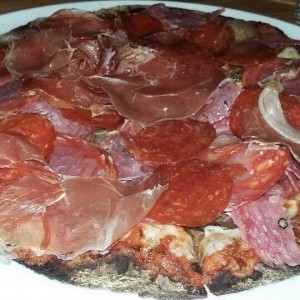pizza de carnes con masa sin gluten