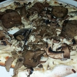 pizza de pavo y hongos