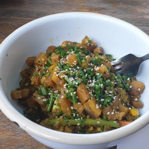 wok de quinua y pollo