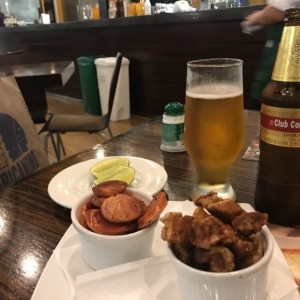 Chicharron, Chorizo y una Colombiana Dorada