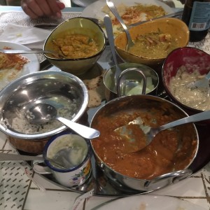 curry de pollo, de pescado, de camaron y lentejas rosadas