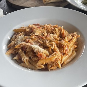 PASTAS - PENNE ALLA VODKA EXTRA DE POLLO