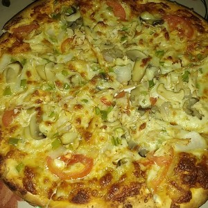 pizza de vegetales con extra de pollo