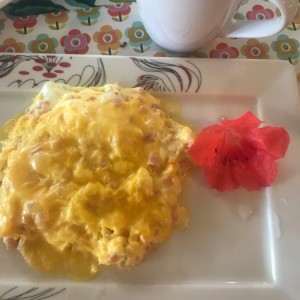 huevos con jamon y queso