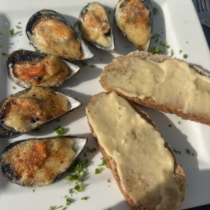 Mejillones gratinados con alioli