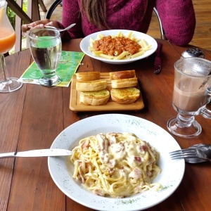 Pastas Bolagnesa y Carbonara.