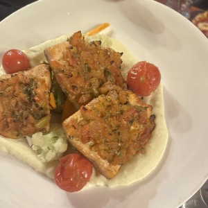 Trucha al Horno Estilo Mediterraneo con Vegetales de Temporada