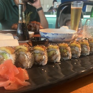 Sushi La Leyenda roll