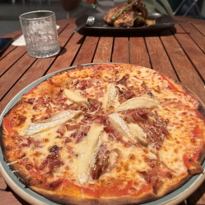 Pizza brie