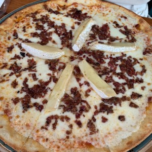 pizza de brie y bacon