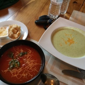 sopa de tomate y sopa de brocoli