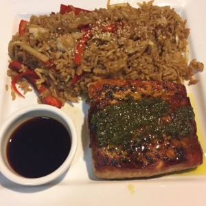 salmon con arroz gohan