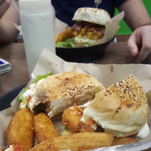chicken crispy burger y machika burger