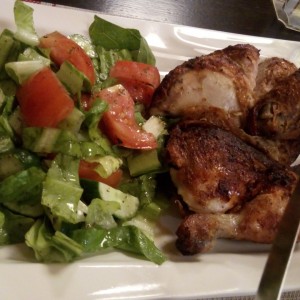 pollo asado con ensalada