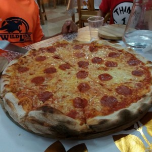 Pizza familiar de pepperoni