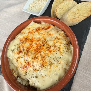 Lasagna Gratinada a la Bolognesa o con Pollo