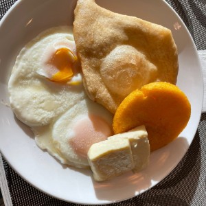 Huevo con Tortilla y hojaldra