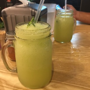 limonada con hierbabuena