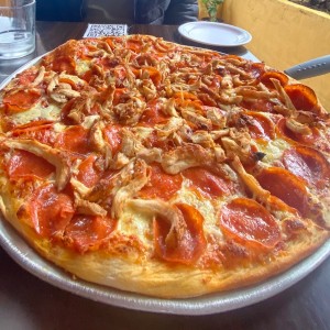 Pizza de Peperonni con Pollo 