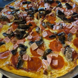 Pizza hongos  y jamon