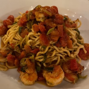 Spaguetti casero con camarones 