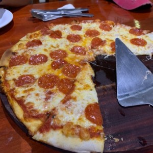pizza de peperoni familiar