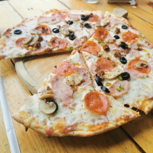 Pizza mediana combinación 