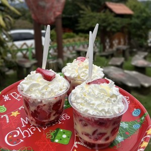 Fresas con Crema y Leche Condensada