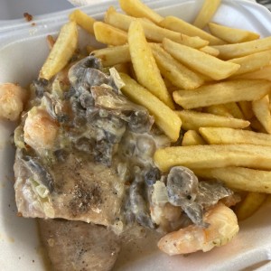 filete de pollo con champiñones y camarones 