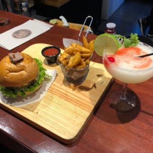 Hamburguesa La Coneja + Margarita