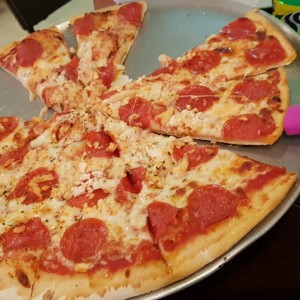 Pizza de pollo con peperoni