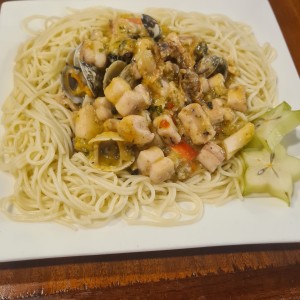 Spaguetti con Mariscos Mixto
