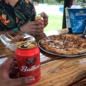 Pizza de Pollo BBQ y Alitas Buffalo 