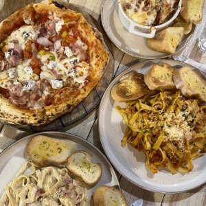 Fettuccini, pizza , lasagna