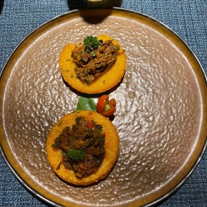 Tortilla de maiz con ropa vieja