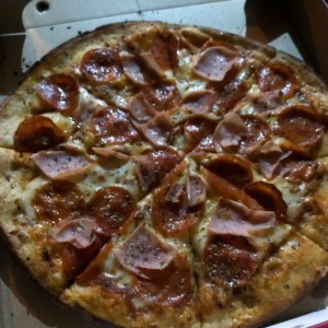 Pizza Jamon Pepperoni