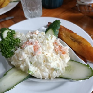 ensalada de papa y camarones 