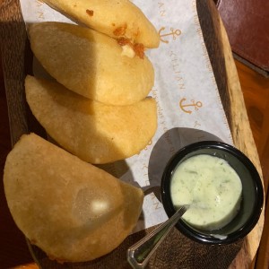 Empanadas Maíz/ Queso Semi Duro