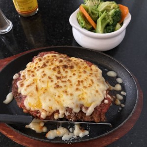 Milanesa de res a la parmesana