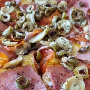 Pizza jamon y hongos 