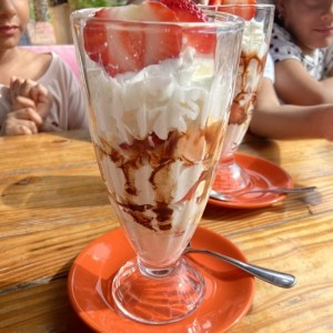 Fresas con crema batida