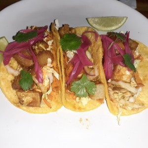 Tacos de yuca y tofu 