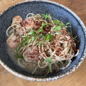 Spaguettis al óleo con camarones 