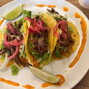 Tacos de Short Ribs (Salsa Picante) 