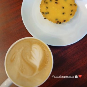 Capuchino y Tarta de Maracuyá 