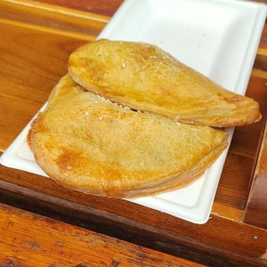 Empanadas de pollo thai