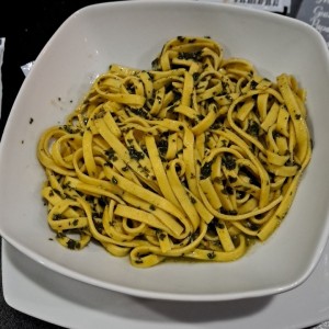Linguini en salsa Pesto