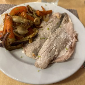 Filete de Pescado al vapor con vegetales 