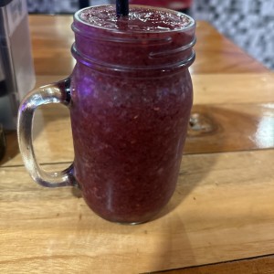 Licuado de frutas rojas 